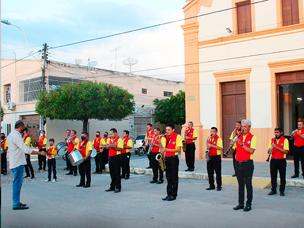 BANDA DE MÚSICA PADRE ARAKEM PARTICIPA DA ABERTURA DOS FESTEJOS DE SÃO JOÃO  EM SANTANA DO ACARAÚ